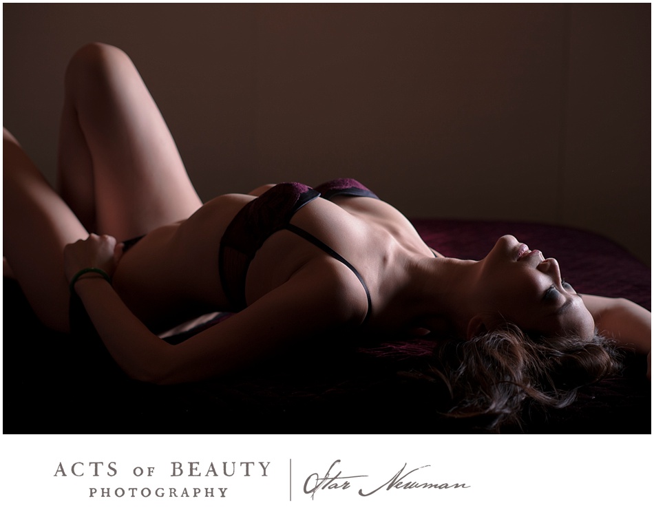 Dramatic-light-boudoir-dancer