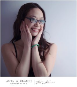 Cut-woman-with-jade-bracelet