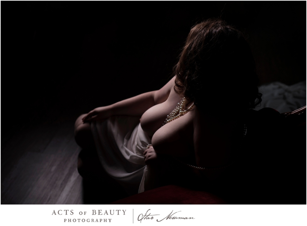 Plus size boudoir pose art nude